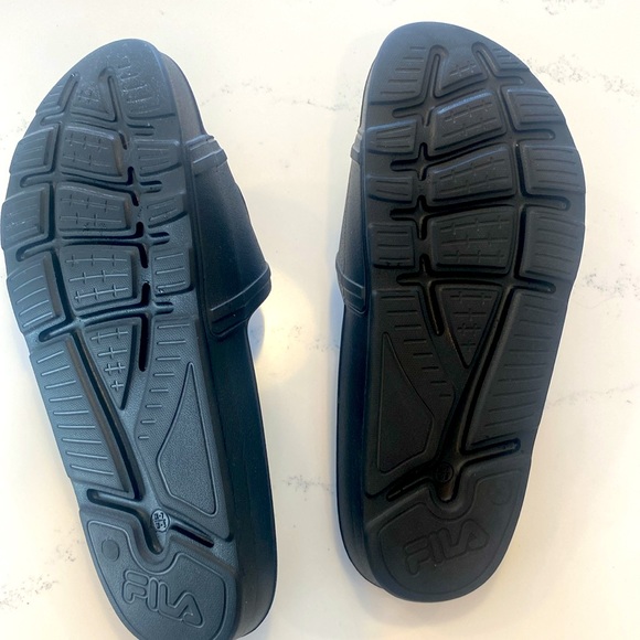 Unisex FILA black sandals size Men-7 Women-8 - Picture 2 of 5